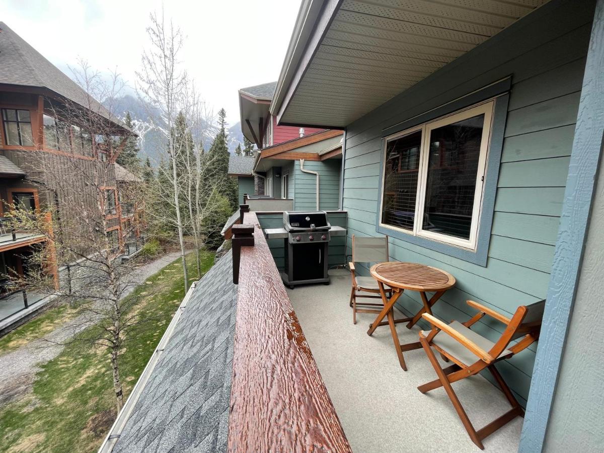 Renovated Condo, 2Br, 2Ba, Heated Pool, 3 Hot Tubs, Pets Welcome! Canmore Kültér fotó