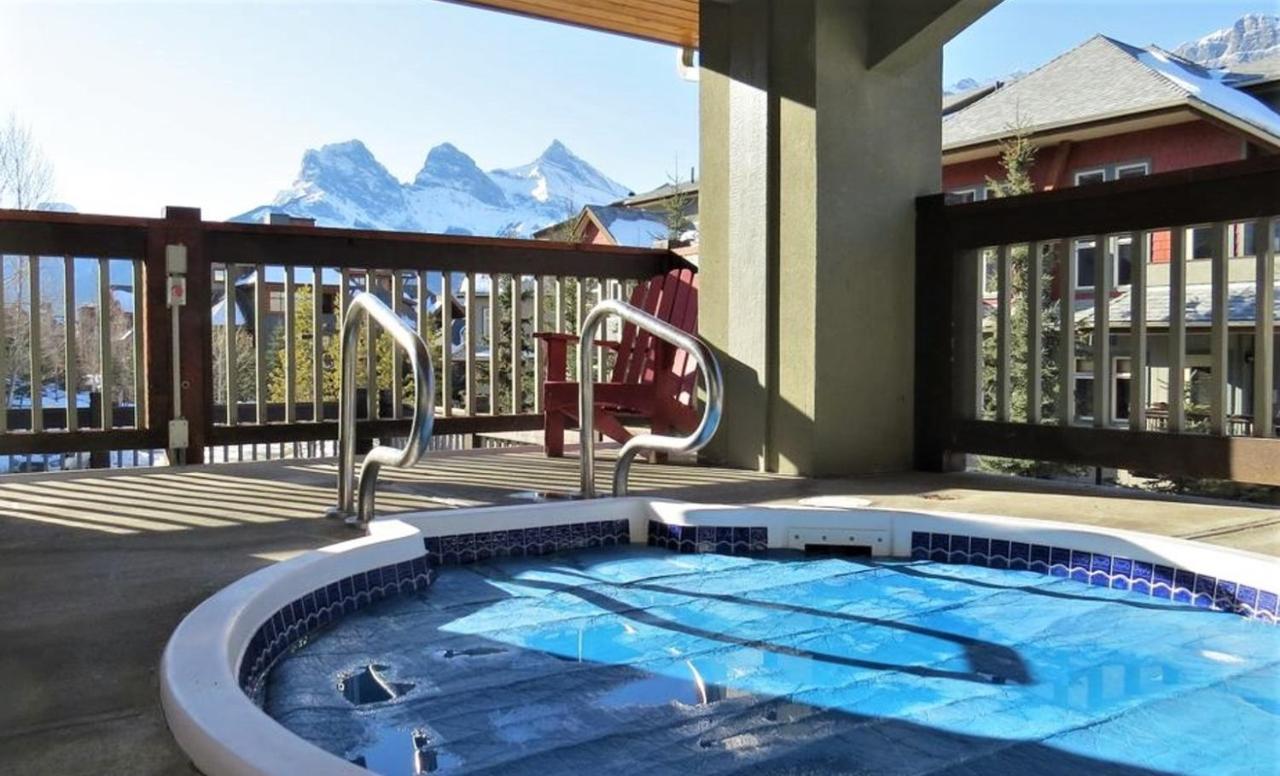 Renovated Condo, 2Br, 2Ba, Heated Pool, 3 Hot Tubs, Pets Welcome! Canmore Kültér fotó