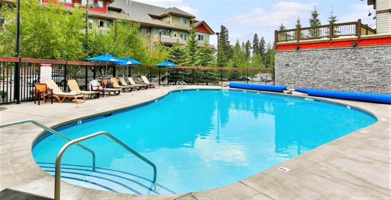Renovated Condo, 2Br, 2Ba, Heated Pool, 3 Hot Tubs, Pets Welcome! Canmore Kültér fotó
