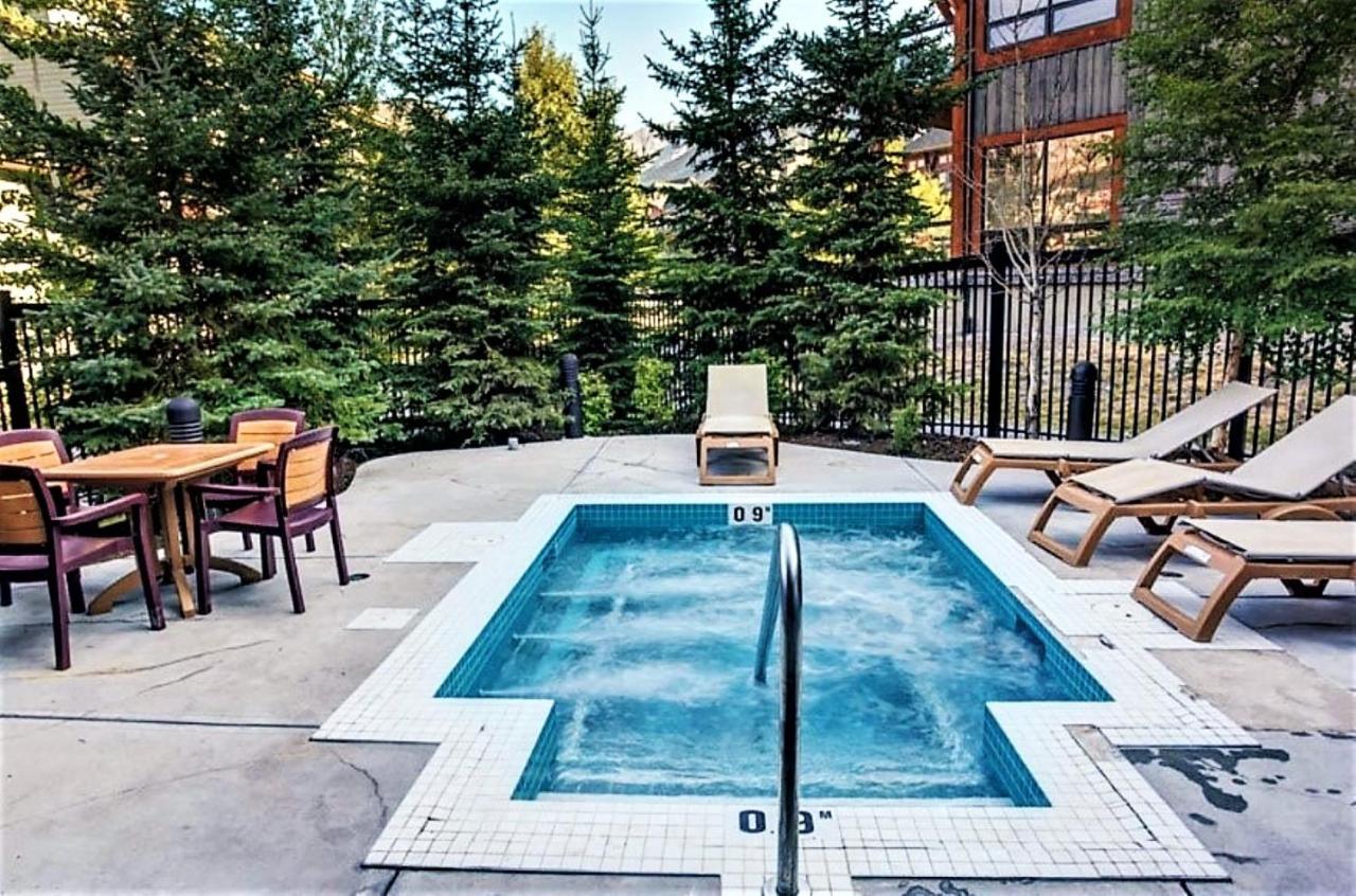 Renovated Condo, 2Br, 2Ba, Heated Pool, 3 Hot Tubs, Pets Welcome! Canmore Kültér fotó