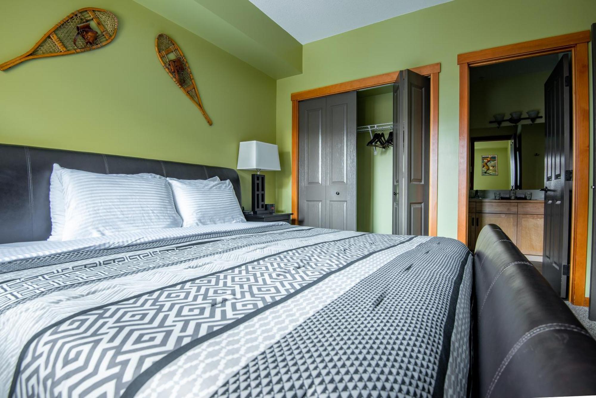 Renovated Condo, 2Br, 2Ba, Heated Pool, 3 Hot Tubs, Pets Welcome! Canmore Kültér fotó