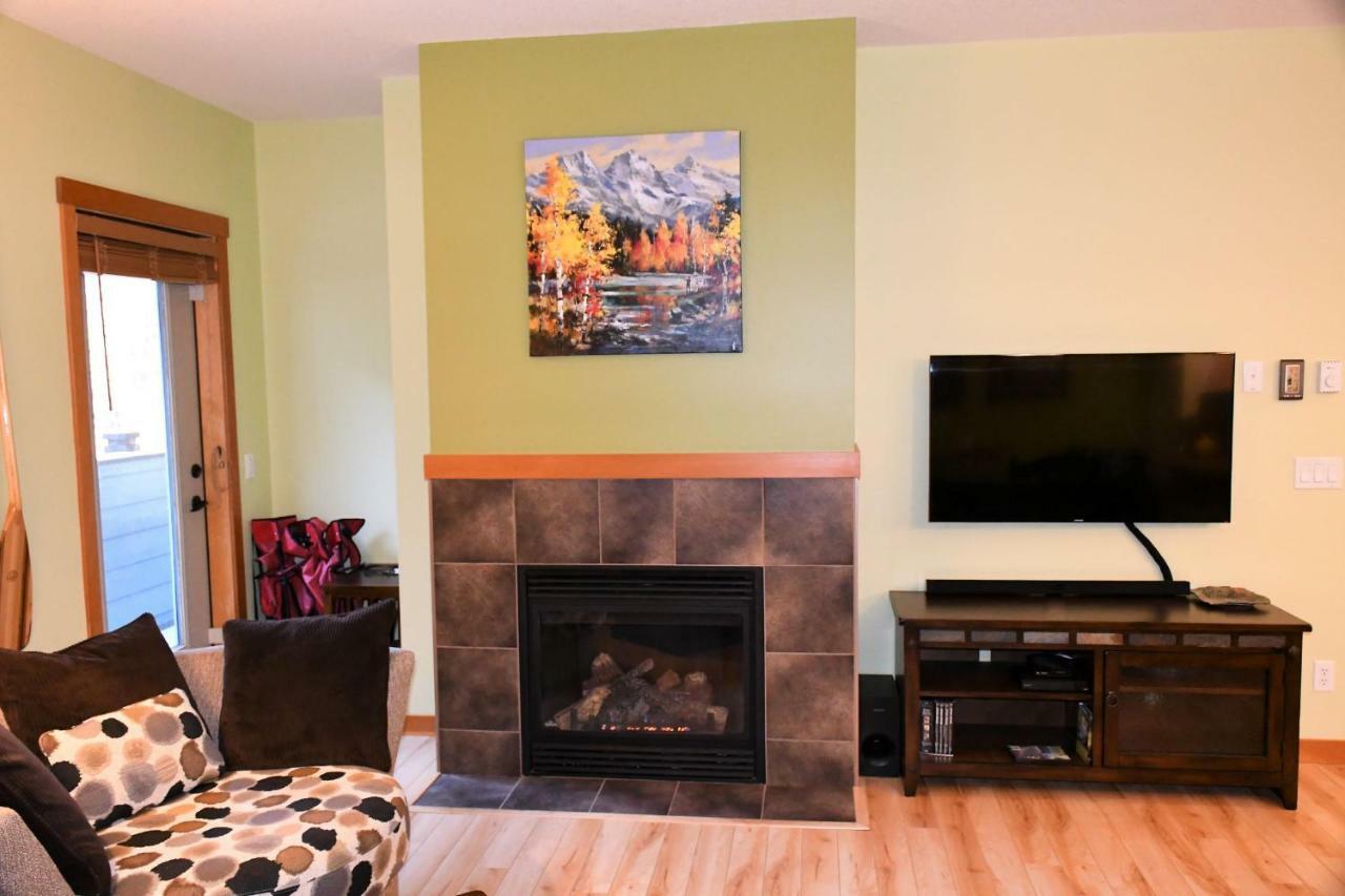 Renovated Condo, 2Br, 2Ba, Heated Pool, 3 Hot Tubs, Pets Welcome! Canmore Kültér fotó