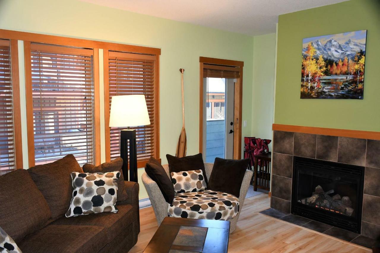 Renovated Condo, 2Br, 2Ba, Heated Pool, 3 Hot Tubs, Pets Welcome! Canmore Kültér fotó